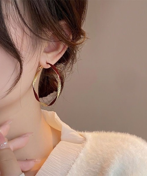 Coo+i(クーイ)の「ツートンカラー大ぶりフープピアス(ピアス(両耳用)・レディース・ホワイト/レッド/グリーン・FREE)」の1枚目の写真