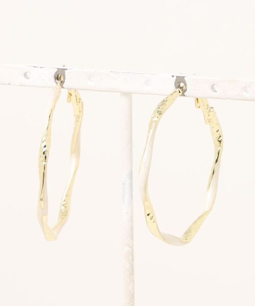 Coo+i(クーイ)の「ツートンカラー大ぶりフープピアス(ピアス(両耳用)・レディース・ホワイト/レッド/グリーン・FREE)」の9枚目の写真