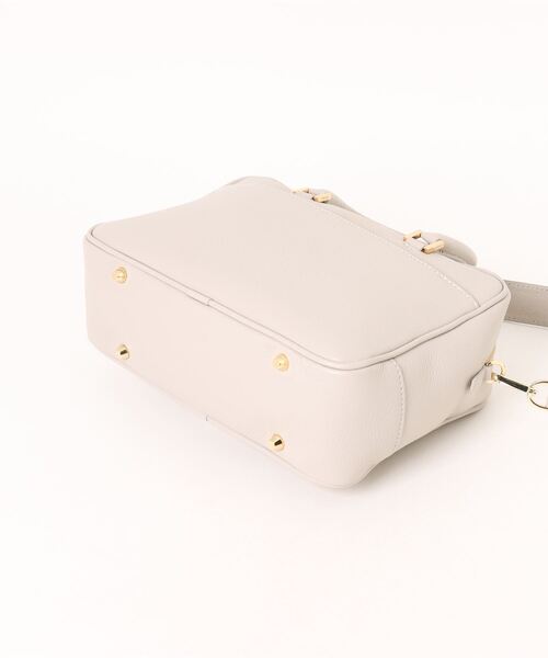 CHRISTIAN VILLA（クリスチャンヴィラ）の「【CHRISTIAN VILLA】ボックスシルエットレザーハンドバッグ(Q46493)（ハンドバッグ・レディース・ダークブラウン/アイボリー/ブラック・ALL）」の5枚目の写真