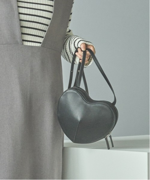 LAKOLE（ラコレ）の「ぷっくりハートポシェット / 132241（ショルダー