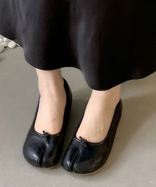 AMELY（エミリー）の「足袋 パンプス（パンプス・レディース・レッド/ブラウン/ブラック/アイボリー/シルバー/グリーン系その他・39/38/37/36/35/40）」の2枚目の写真