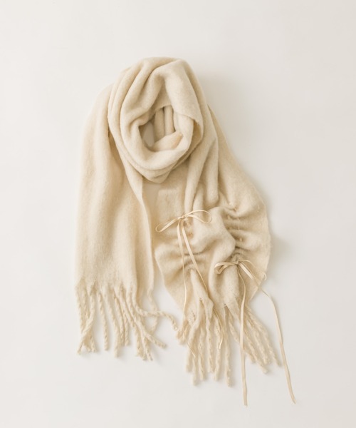 OLIVE des OLIVE（オリーブデオリーブ）の「ドロストリボンブークレマフラー（ストール/ショール・レディース・チャコールグレー/サックスブルー/アイボリー・FREE）」の3枚目の写真