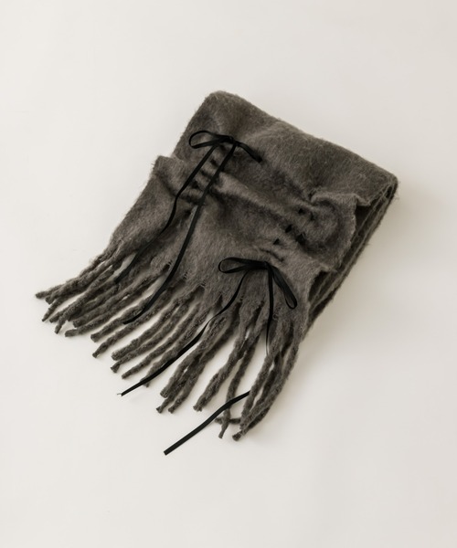 OLIVE des OLIVE（オリーブデオリーブ）の「ドロストリボンブークレマフラー（ストール/ショール・レディース・チャコールグレー/サックスブルー/アイボリー・FREE）」の19枚目の写真