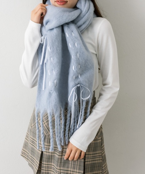 OLIVE des OLIVE（オリーブデオリーブ）の「ドロストリボンブークレマフラー（ストール/ショール・レディース・チャコールグレー/サックスブルー/アイボリー・FREE）」の14枚目の写真