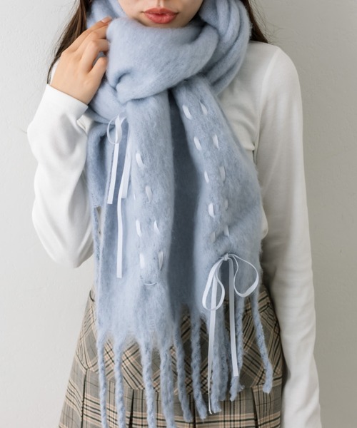 OLIVE des OLIVE（オリーブデオリーブ）の「ドロストリボンブークレマフラー（ストール/ショール・レディース・チャコールグレー/サックスブルー/アイボリー・FREE）」の15枚目の写真
