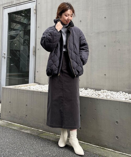 UNFILO(アンフィーロ)の「ストレッチコーデュロイ Iラインスカート(スカート・レディース・アイボリー系/カーキ系/サックスブルー系/グレー系・X-SMALL/SMALL/MEDIUM/LARGE)」の21枚目の写真