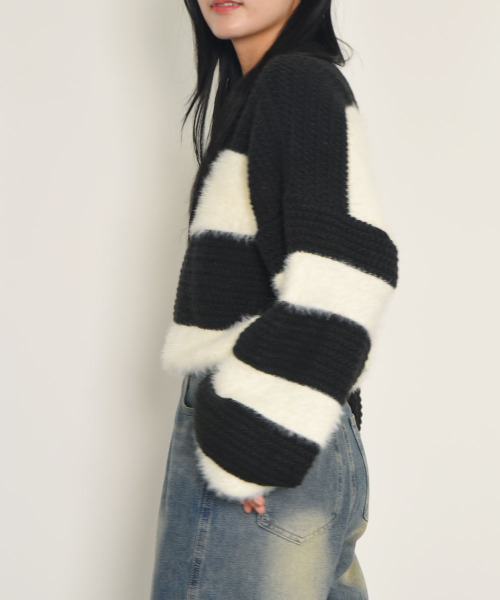 VIVID LADY(ビビッドレディー)の「オーバーフィット ボーダーニット 長袖 パフ袖 ニット(ニット/セーター・レディース・ブラウン/ブラック/カーキ・FREE)」の9枚目の写真