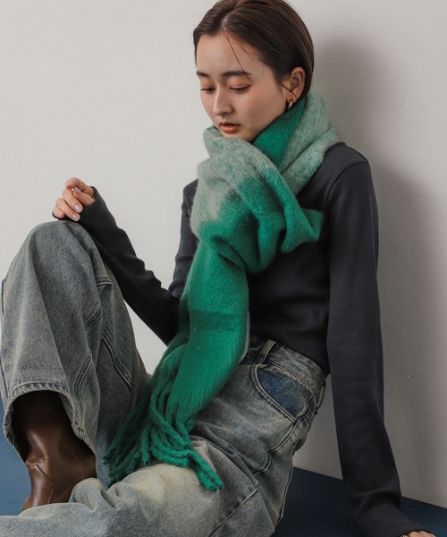 SENSE OF PLACE by URBAN RESEARCH（センスオブプレイスバイアーバンリサーチ）の「『一部WEB限定カラー』パネルボーダーストール（マフラー・レディース・レッド系その他/オレンジ/イエロー/グリーン系その他・ONE）」の2枚目の写真