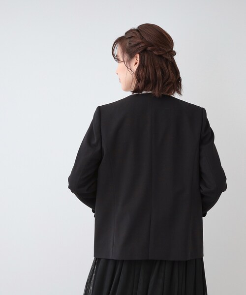 SHOO・LA・RUE(シューラルー)の「【洗える/S-3L/セットアップ可】セレモニーや通勤に カットジョーゼット Vネックジャケット(ノーカラージャケット・レディース・ブラック/ネイビー/ナチュラル・05/04/03/02/01)」の5枚目の写真