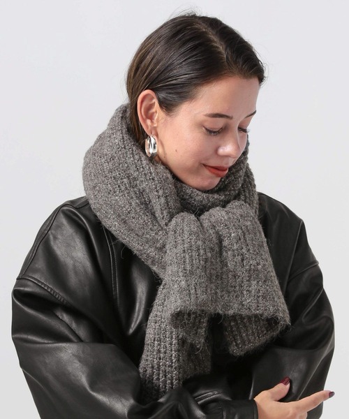 BAYFLOW（ベイフロー）の「[さりげないラメで華やかに]ラメニットマフラー（マフラー・レディース・ベージュ/グレー・FREE）」の2枚目の写真