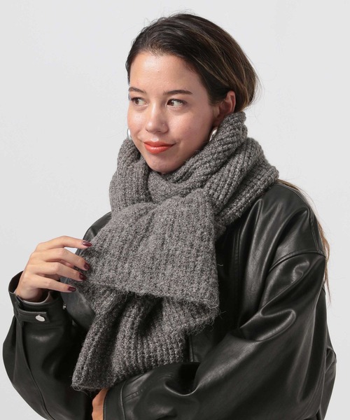 BAYFLOW（ベイフロー）の「[さりげないラメで華やかに]ラメニットマフラー（マフラー・レディース・ベージュ/グレー・FREE）」の3枚目の写真