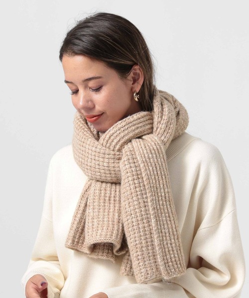 BAYFLOW（ベイフロー）の「[さりげないラメで華やかに]ラメニットマフラー（マフラー・レディース・ベージュ/グレー・FREE）」の4枚目の写真