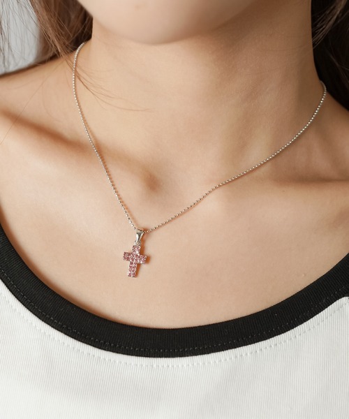 SPINNS（スピンズ）の「ミニクロス ラインストーン細ネックレス（ネックレス・レディース・ピンク/ブラック/シルバー・ONESIZE）」の2枚目の写真