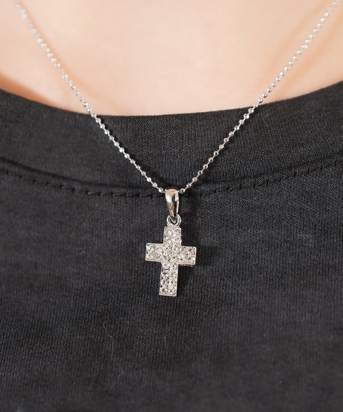 SPINNS（スピンズ）の「ミニクロス ラインストーン細ネックレス（ネックレス・レディース・ピンク/ブラック/シルバー・ONESIZE）」の3枚目の写真