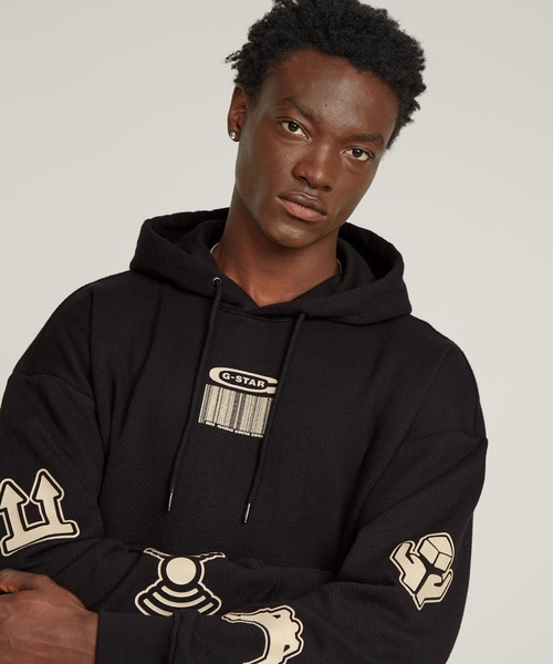 セール】MULTI LOGO LOOSE HOODED SWEATER/マルチグラフィック