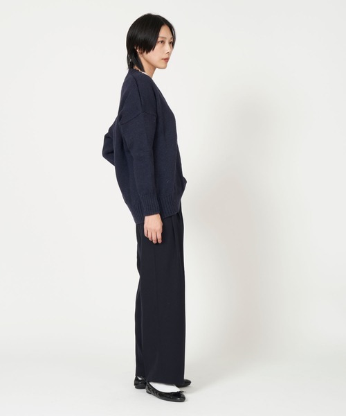 Kerrywoollenmills(ケリーウーレンミルズ)の「Plain-Stitch V Neck Sweater(ニット/セーター・レディース・ネイビー/ターコイズブルー系・34)」の10枚目の写真