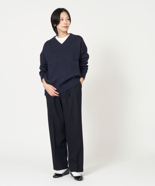 Kerrywoollenmills(ケリーウーレンミルズ)の「Plain-Stitch V Neck Sweater(ニット/セーター・レディース・ネイビー/ターコイズブルー系・34)」の9枚目の写真