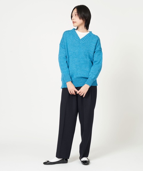 Kerrywoollenmills(ケリーウーレンミルズ)の「Plain-Stitch V Neck Sweater(ニット/セーター・レディース・ネイビー/ターコイズブルー系・34)」の6枚目の写真