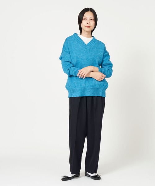Kerrywoollenmills(ケリーウーレンミルズ)の「Plain-Stitch V Neck Sweater(ニット/セーター・レディース・ネイビー/ターコイズブルー系・34)」の5枚目の写真