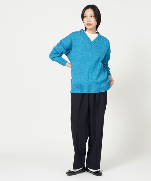 Kerrywoollenmills(ケリーウーレンミルズ)の「Plain-Stitch V Neck Sweater(ニット/セーター・レディース・ネイビー/ターコイズブルー系・34)」の7枚目の写真
