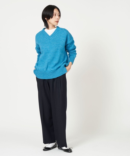 Kerrywoollenmills(ケリーウーレンミルズ)の「Plain-Stitch V Neck Sweater(ニット/セーター・レディース・ネイビー/ターコイズブルー系・34)」の8枚目の写真