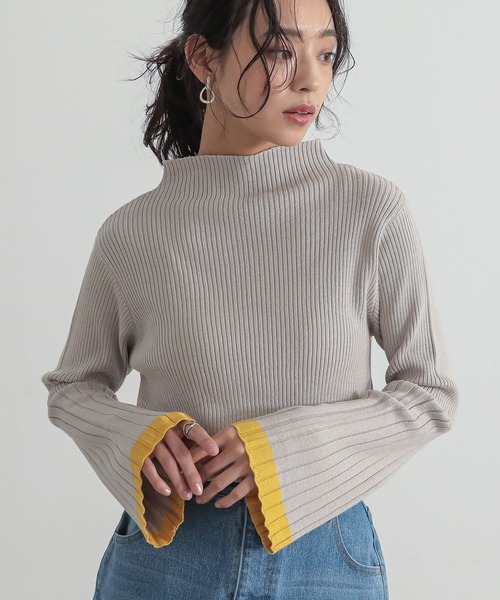 n'OrLABEL(ノアールレーベル)の「『配色セミフレアスリーブニット』(ニット/セーター・レディース・グレイッシュベージュ/ホワイト/ブルー/ブラック・L~LL/S~M/3L)」の1枚目の写真