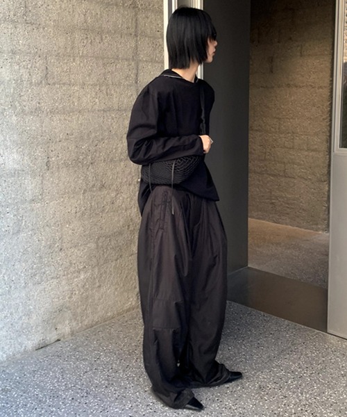 chuclla（チュクラ）の「【LONSLAN】サイドダーツ ボリュームイージーパンツ CHLONW25s008（その他パンツ・レディース・ブラック/ダークブラウン・S/L/M）」の3枚目の写真