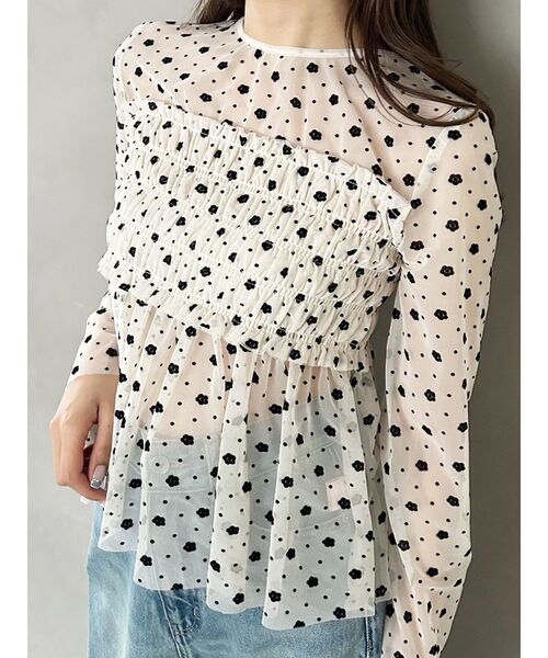 MERCURYDUO(マーキュリーデュオ)の「【MARY QUANTコラボ】フロッキープリントシャーリングカットソー(Tシャツ/カットソー・レディース・オフホワイト/ライトブルー/ブラック・FREE)」の2枚目の写真