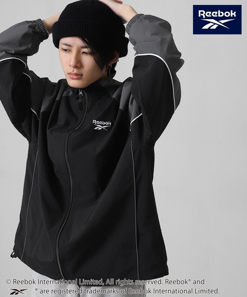 Reebok(リーボック)の「【REEBOK】 ラグラン 袖ライン パイピング ドロスト ナイロンジャケット(ナイロンジャケット・レディース・サックスブルー/グレイッシュベージュ/ブラック・MEDIUM/LARGE/X-LARGE)」の4枚目の写真
