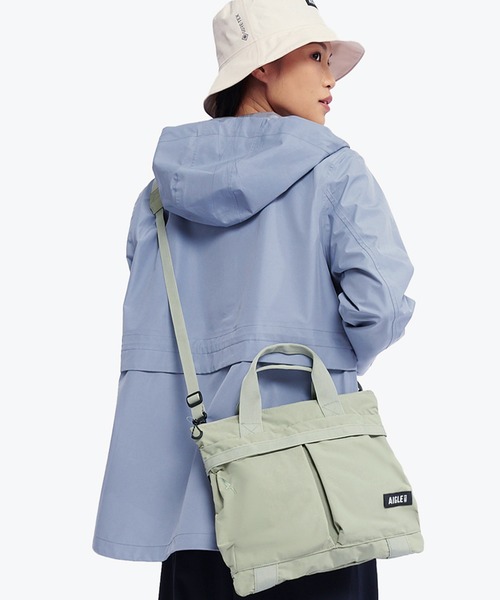 AIGLE（エーグル）の「撥水コンパクト ショルダーバッグ /ヘルメットバッグ（ショルダーバッグ・レディース・ブルー/ライトグリーン/ブラック・FREE）」の2枚目の写真