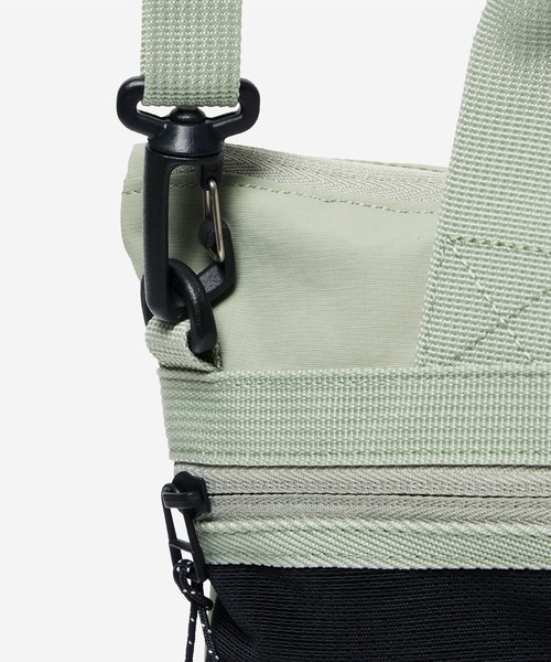 AIGLE（エーグル）の「撥水コンパクト ショルダーバッグ /ヘルメットバッグ（ショルダーバッグ・レディース・ブルー/ライトグリーン/ブラック・FREE）」の13枚目の写真