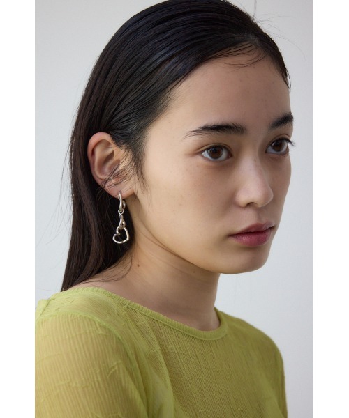 AZUL by moussy(アズールバイマウジー)の「ハートチェーンピアス(ピアス(両耳用)・レディース・ゴールド系その他/シルバー・FREE)」の4枚目の写真