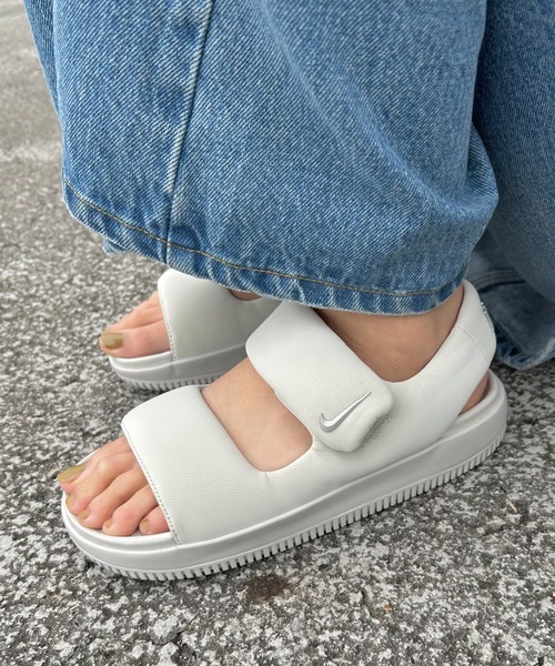 NIKE(ナイキ)の「【NIKE】FJ6043-002 ナイキ ウィメンズ カ-ム サンダル(サンダル・レディース・アイボリー・22cm/23cm/24cm/25cm)」の4枚目の写真