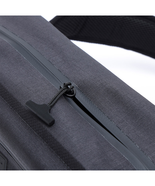 CHROME（クローム）の「［ CHROME / クローム ］MINI KADET WP BK_BLACK / ミニ カデット ウォータープルーフ ブラック 完全防水 5L スリング バッグ ボディバッグ（ボディバッグ/ウエストポーチ・メンズ・ブラック・FREE）」の9枚目の写真