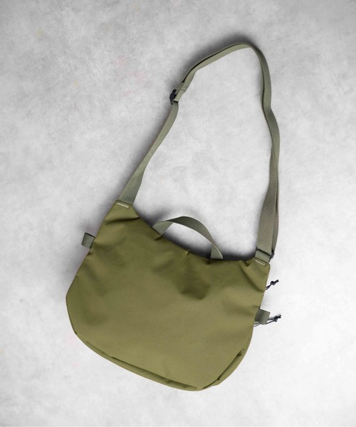 Gramicci(グラミチ)の「▼GRAMICCI(グラミチ) ▼CORDURA SHOULDER BAG(ショルダーバッグ・メンズ・ブラック/オリーブ・FREE)」の5枚目の写真