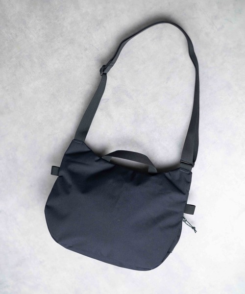 Gramicci(グラミチ)の「▼GRAMICCI(グラミチ) ▼CORDURA SHOULDER BAG(ショルダーバッグ・メンズ・ブラック/オリーブ・FREE)」の6枚目の写真