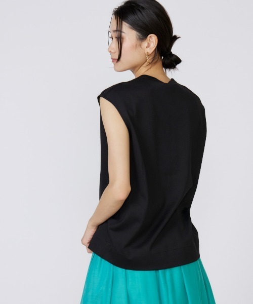 INED（イネド）の「【接触冷感】フレンチスリーブカットソー（Tシャツ/カットソー・レディース・ホワイト/ブラック/グリーン/グレー系その他・11号/9号）」の2枚目の写真