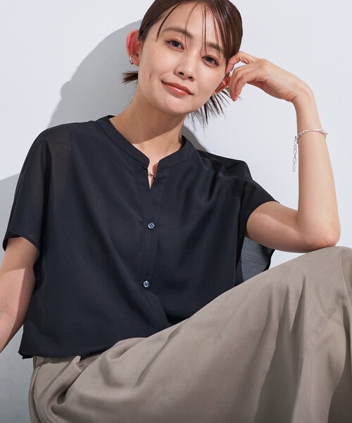 INDIVI（インディヴィ）の「新色登場！【洗える／エアリー】ティアードブラウス（シャツ/ブラウス・レディース・ブルーグリーン/ネイビー系3/ネイビー系2/ベージュ系その他5/ブラウン系その他5/オレンジ系3/ブラック/ブラウン系/ライトブルー/ホワイト・15 /19/13/12/05/40/38/36/03）」の3枚目の写真