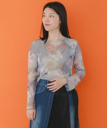 iS ScoLar（イズスカラー）の「551237：花蝶アート柄 ラメチュールロングスリーブTシャツ（Tシャツ/カットソー）」