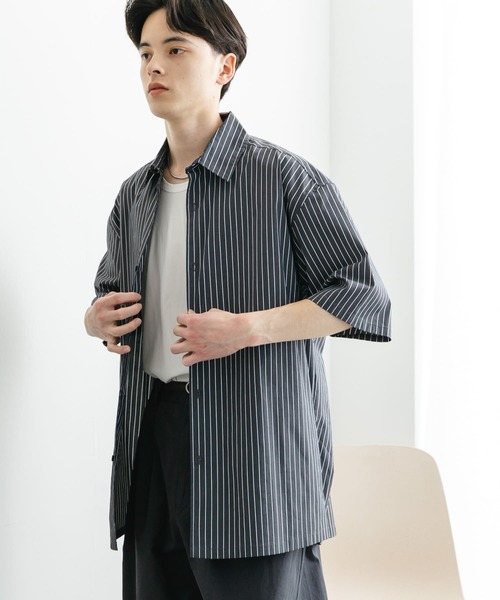 SENSE OF PLACE by URBAN RESEARCH(センスオブプレイスバイアーバンリサーチ)の「『ユニセックス』ストライプレギュラーカラールーズショートスリーブシャツ(シャツ/ブラウス・メンズ・ブルー/ネイビー/チャコールグレー・LARGE/MEDIUM)」の8枚目の写真