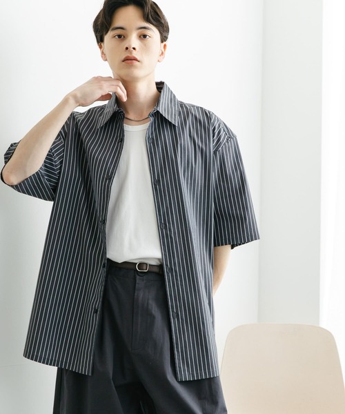 SENSE OF PLACE by URBAN RESEARCH(センスオブプレイスバイアーバンリサーチ)の「『ユニセックス』ストライプレギュラーカラールーズショートスリーブシャツ(シャツ/ブラウス・メンズ・ブルー/ネイビー/チャコールグレー・LARGE/MEDIUM)」の9枚目の写真