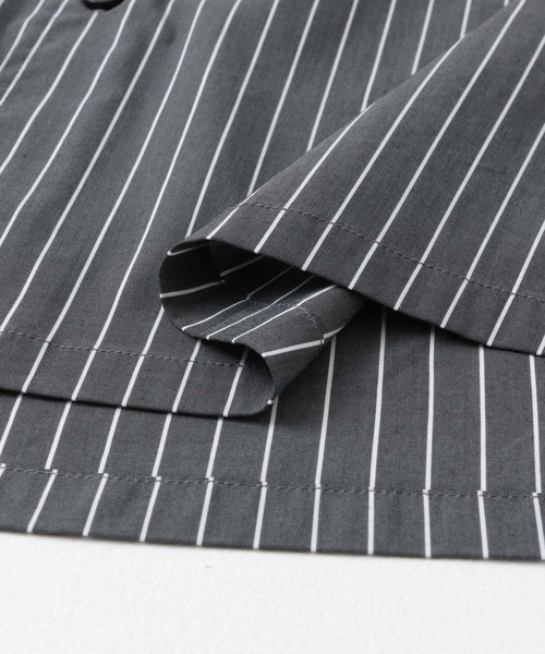 SENSE OF PLACE by URBAN RESEARCH(センスオブプレイスバイアーバンリサーチ)の「『ユニセックス』ストライプレギュラーカラールーズショートスリーブシャツ(シャツ/ブラウス・メンズ・ブルー/ネイビー/チャコールグレー・LARGE/MEDIUM)」の22枚目の写真