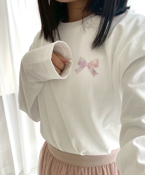 merrylatte(メリーラテ)の「リボンワンポイントロンT/長袖Tシャツ(Tシャツ/カットソー・レディース・A/B・MEDIUM)」の2枚目の写真