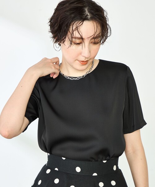 NOLLEY’S(ノーリーズ)の「オトナサテン半袖Tブラウス(シャツ/ブラウス・レディース・ホワイト/ネイビー/ベージュ/ブラック・36/38/40)」の7枚目の写真