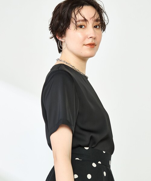 NOLLEY’S(ノーリーズ)の「オトナサテン半袖Tブラウス(シャツ/ブラウス・レディース・ホワイト/ネイビー/ベージュ/ブラック・36/38/40)」の9枚目の写真