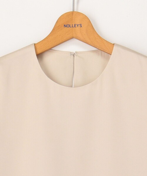 NOLLEY’S(ノーリーズ)の「オトナサテン半袖Tブラウス(シャツ/ブラウス・レディース・ホワイト/ネイビー/ベージュ/ブラック・36/38/40)」の14枚目の写真