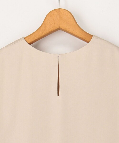 NOLLEY’S(ノーリーズ)の「オトナサテン半袖Tブラウス(シャツ/ブラウス・レディース・ホワイト/ネイビー/ベージュ/ブラック・36/38/40)」の15枚目の写真