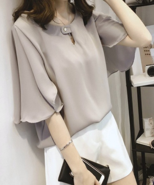 maison de LATIR(メゾンドラティール)の「袖ボリュームスリットネックブラウス(シャツ/ブラウス・レディース・ホワイト/グレー/ピンク・FREE)」の2枚目の写真