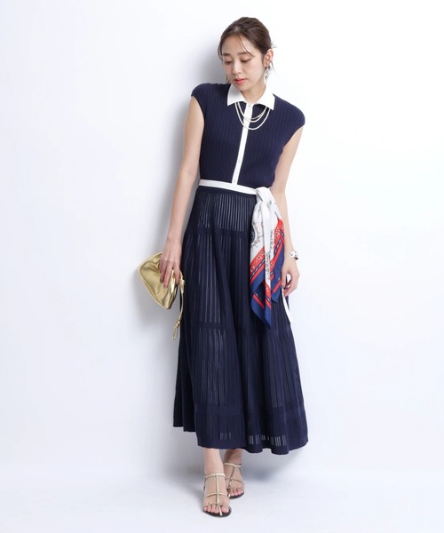 JUSGLITTY（ジャスグリッティー）の「衿付プリーツニットワンピース（ワンピース・レディース・グレイッシュベージュ/チャコールグレー/ネイビー・1/2）」の22枚目の写真