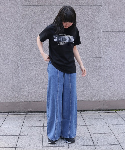HER CLOSET（ハークローゼット）の「【she mo shelly】センターラインストレートデニム CENTER LINE STRAIGHT DENIM（デニムパンツ・レディース・ライトブルー/ブルー・S/M）」の8枚目の写真